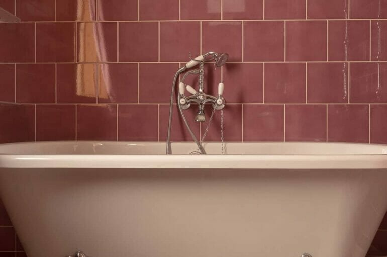 How To Remove Scratches From Acrylic Bathtub? CraftersMag