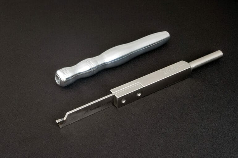 Is Acrylic And Resin The Same? CraftersMag