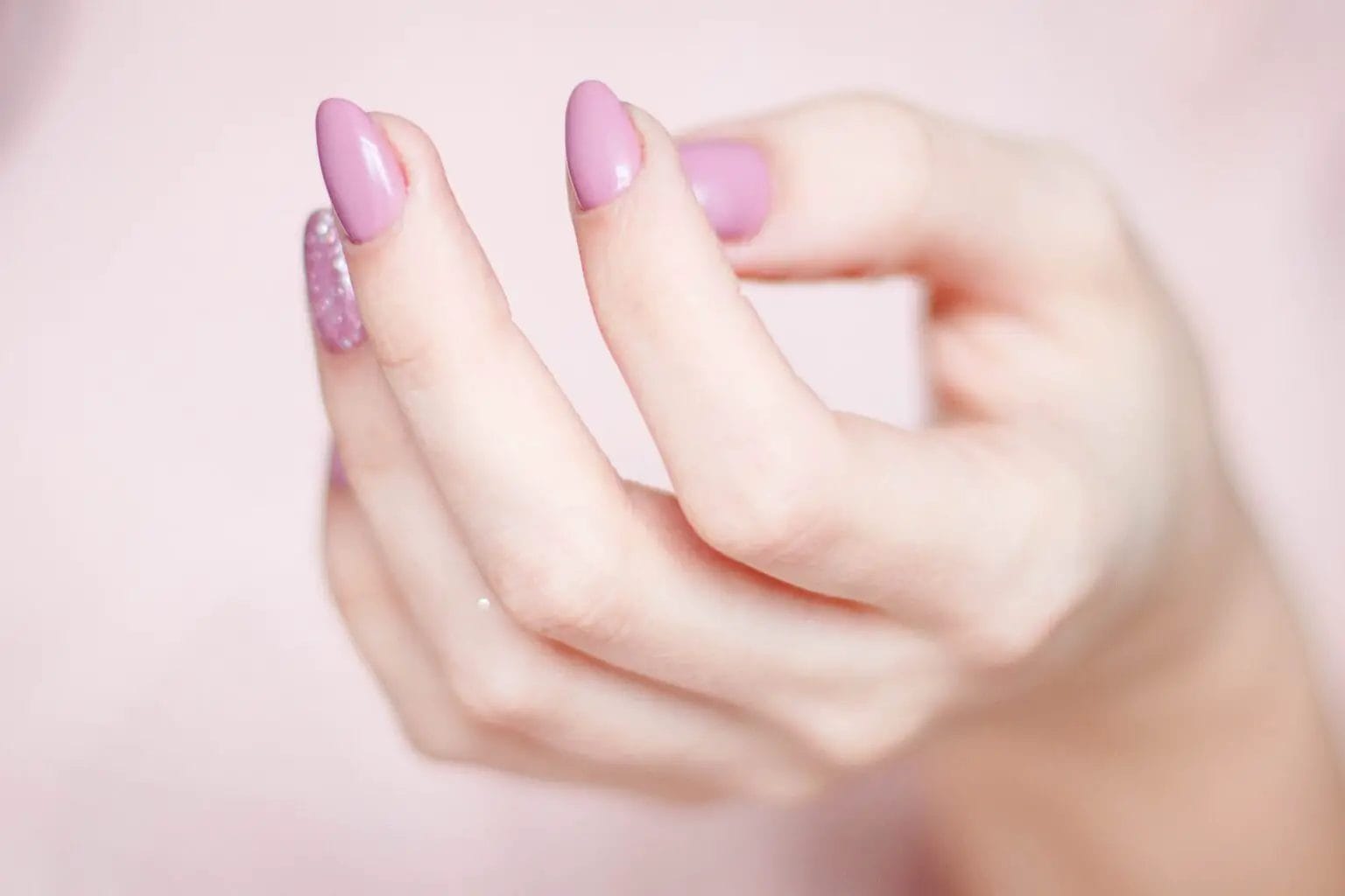 Can You Put An Acrylic Nail On A Missing Fingernail ? CraftersMag