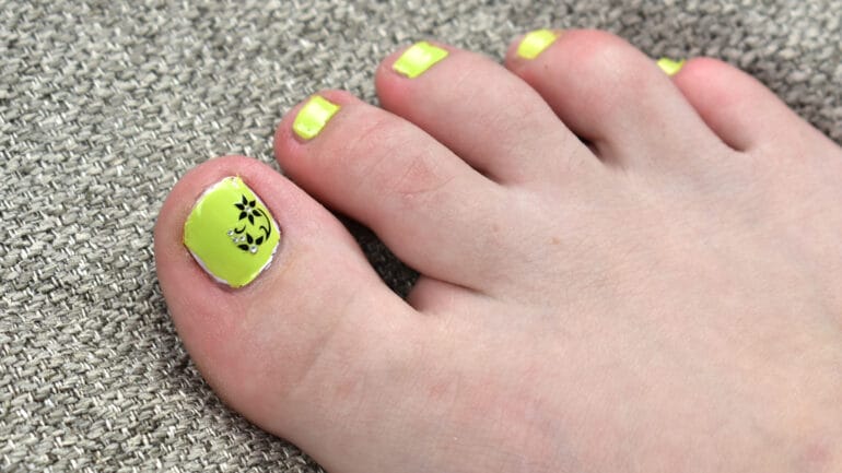 how to paint your toenails when you're fat
