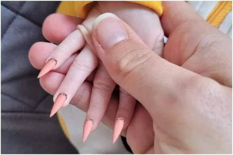 how to use a fake finger for acrylic nails
