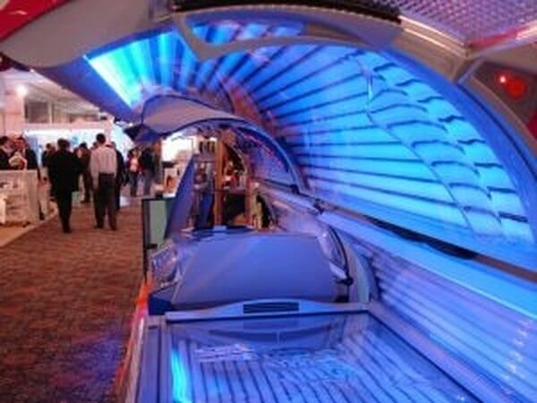 what can i use to clean my tanning bed acrylic
