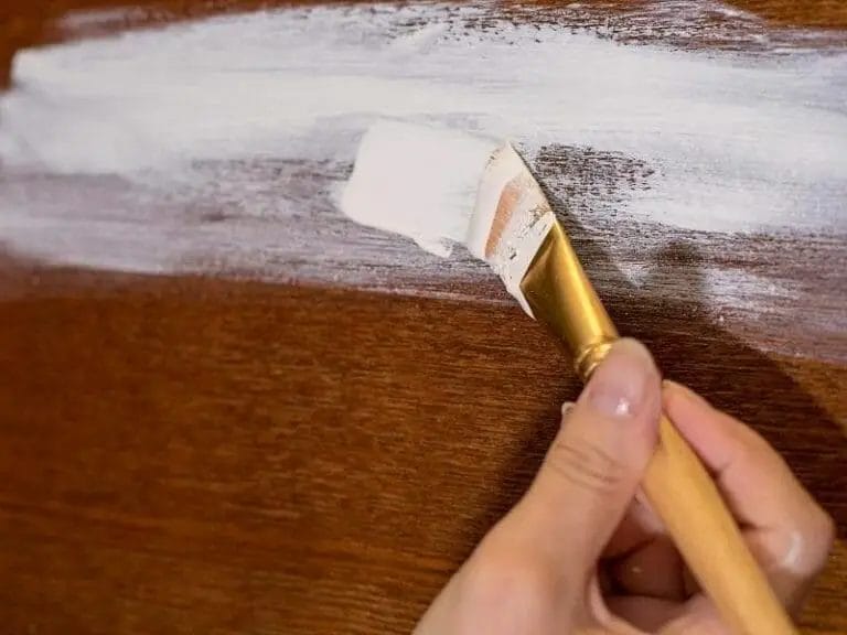 will chalk paint stick to plastic
