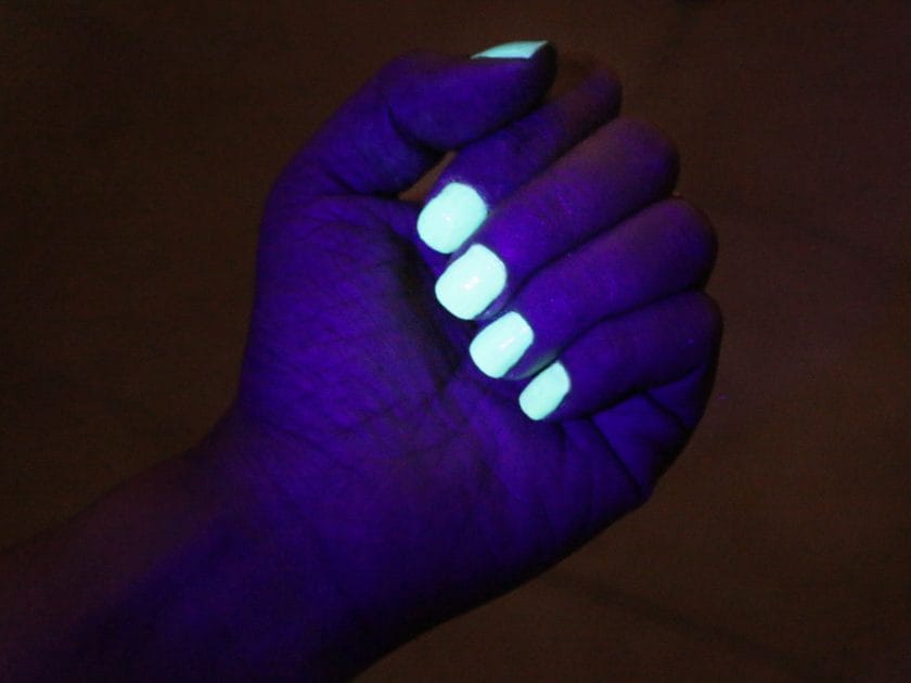 how to activate glow in the dark acrylic nails
